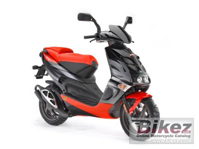Aprilia SR 50 R Street 2011